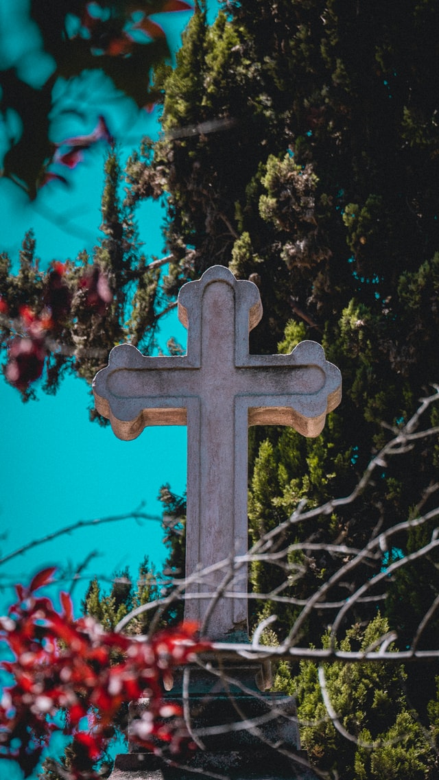 Anuncian acciones legales por féretros cambiados y lápidas destrozadas en cementerio de Playa Ancha