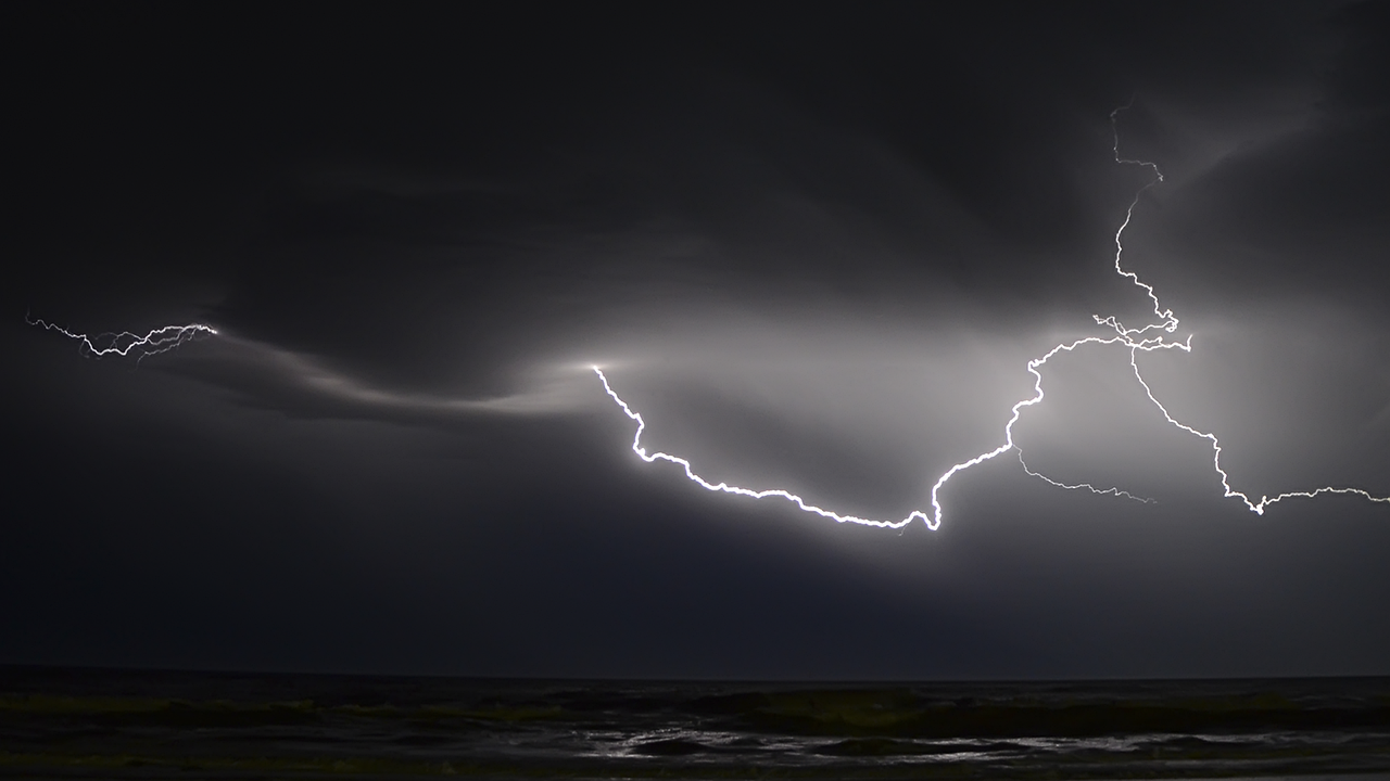 Onemi mantiene alerta temprana preventiva para comunas de la Región de Valparaíso por tormentas eléctricas