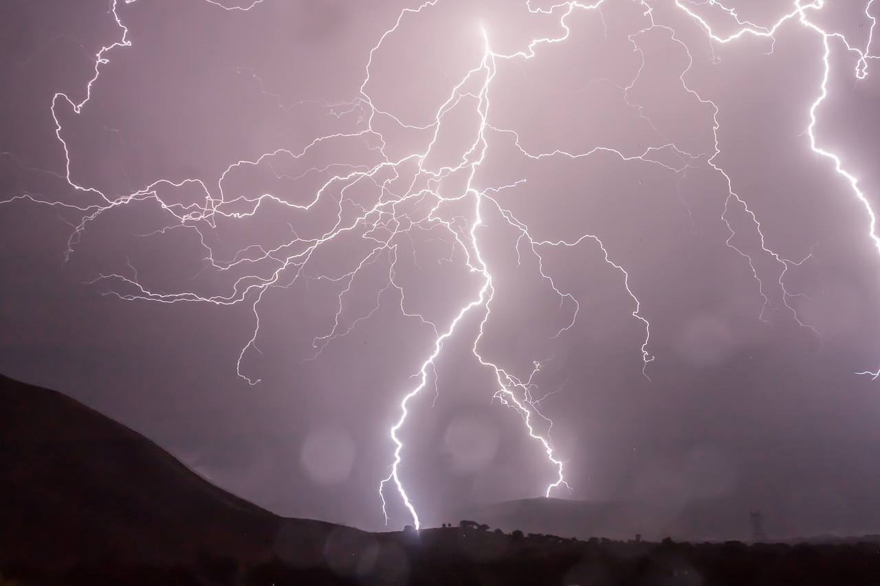 Meteorología emite aviso por probables tormentas eléctricas en la Región de Valparaíso