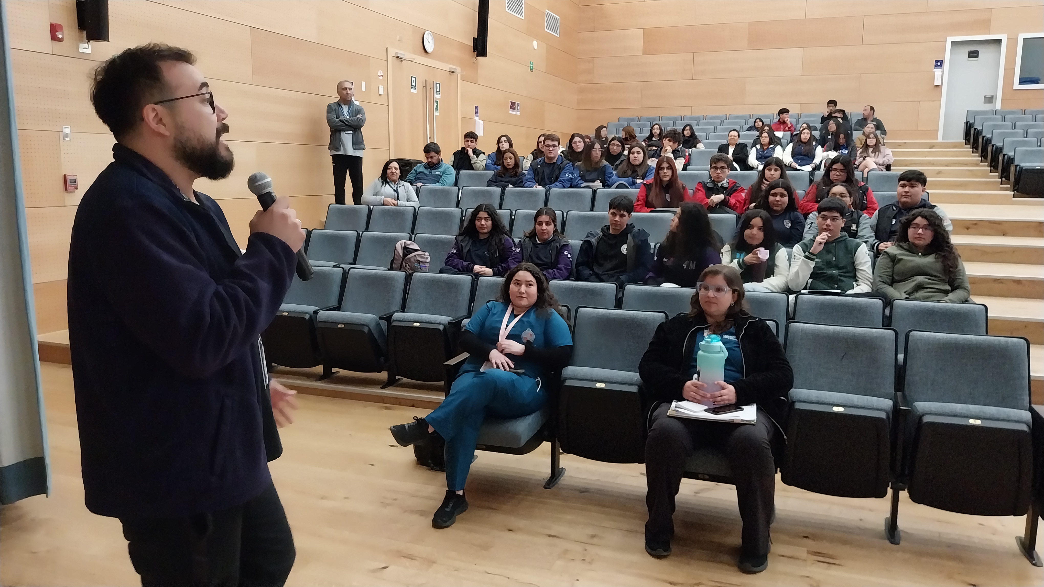 Hospital Biprovincial difunde carreras del sector salud entre escolares de la zona