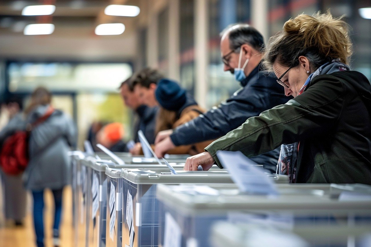 Elecciones Municipales 2024: Esta semana se definen los vocales de mesa definitivos (y así puedes consultar con RUT si eres reemplazante)